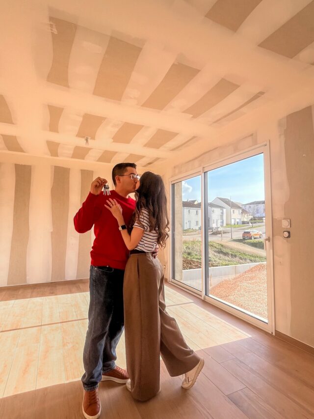 Agora é oficial: somos proprietáriooos! 🏡🔑
Pegamos a chave da nossa casa! 😍🥹🇫🇷

Obrigada, Jesus, porque até aqui o Senhor nos ajudou! Olhando pra tudo que a gente viveu pra chegar até esse momento, só temos que agradecer Sem Deus nada disso teria acontecido 🙏

Agora começa uma nova etapa: mobiliar, decorar e transformar essa casa em lar. E claro que a gente vai compartilhar tudo com vocês por aqui

Quem está animado pra acompanhar essa nova fase com a gente? ✨